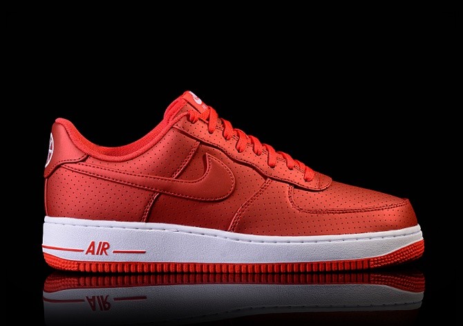 NIKE AIR FORCE 1 '07 LV8 ACTION RED