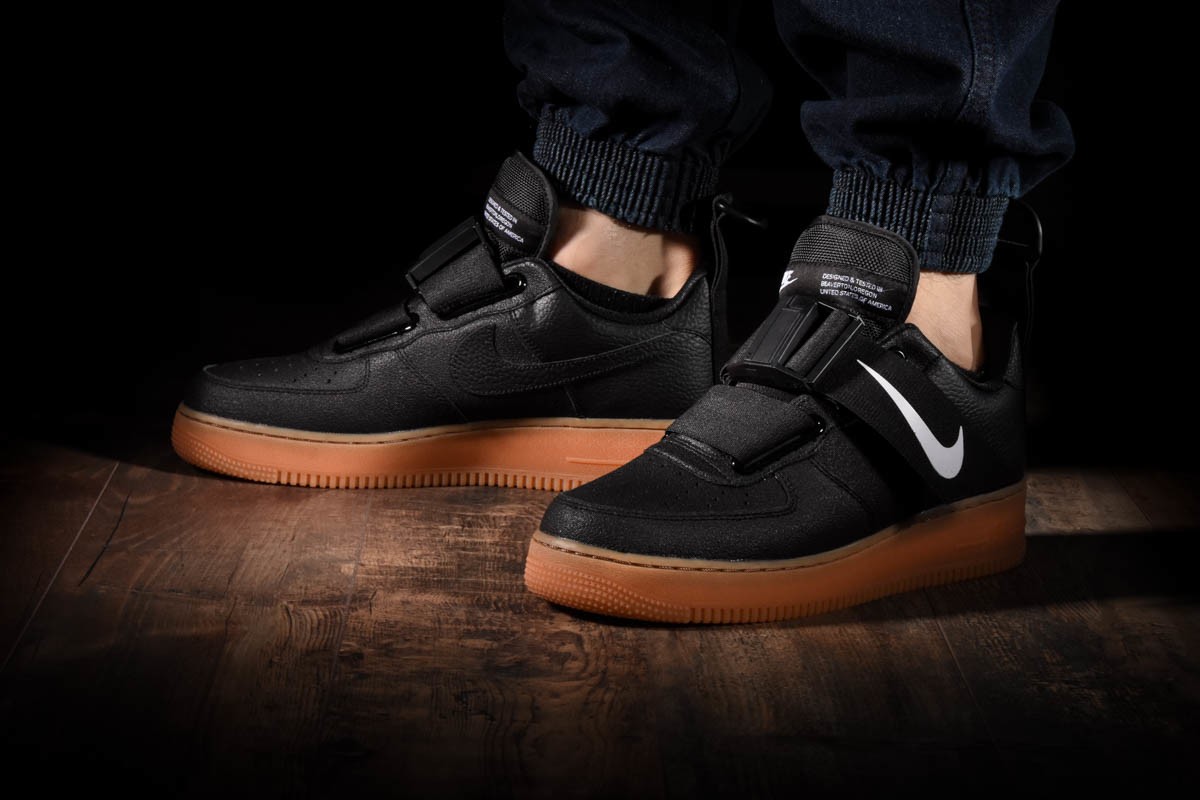 Air force 1 utility black on feet clearance