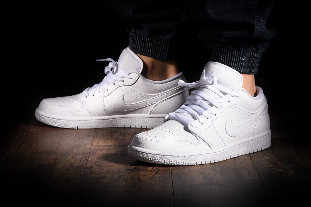 NIKE AIR JORDAN 1 RETRO LOW TRIPLE WHITE