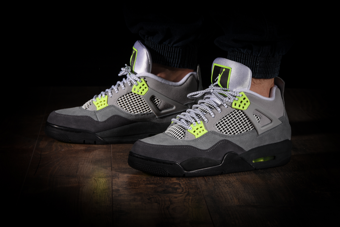 NIKE AIR JORDAN 4 RETRO SE NEON