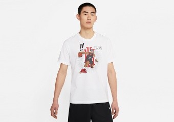 NIKE KYRIE IRVING MANGA LOGO TEE WHITE