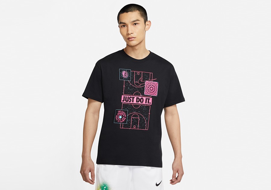 NIKE 'JUST DO IT' BASKETBALL TEE BLACK pour €32,50