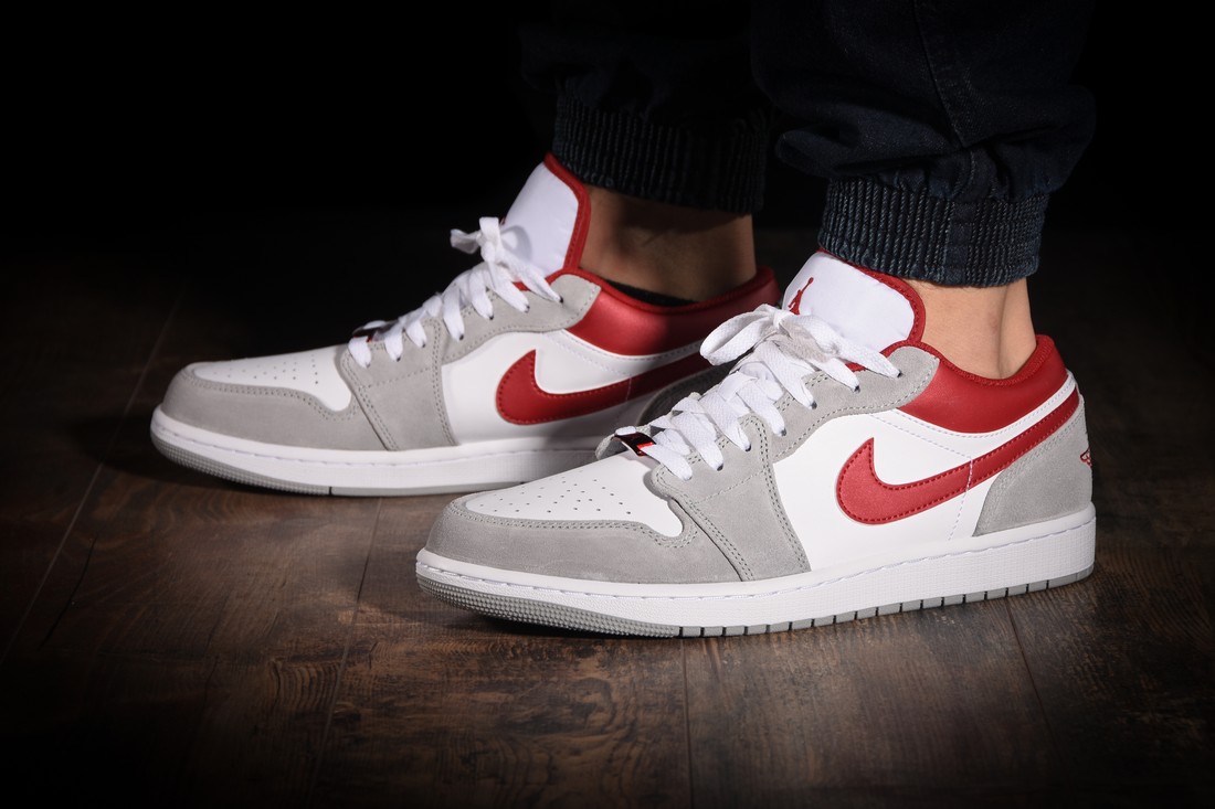 NIKE AIR JORDAN 1 RETRO LOW SMOKE GREY GYM RED